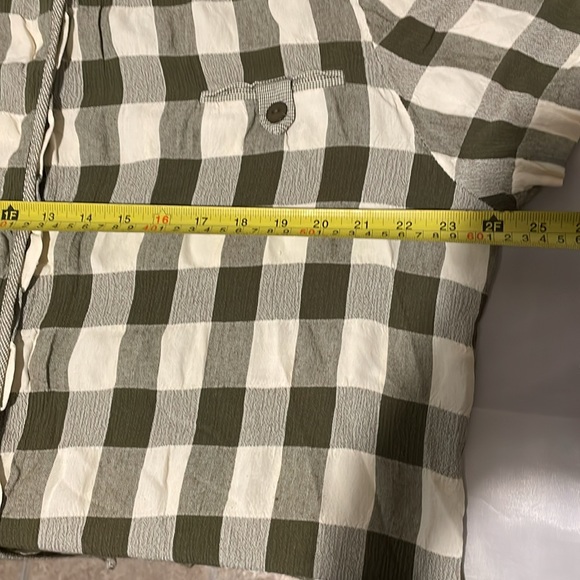 Wayne Diamond Designs Womens Size 1XL 100% Chiffon Green & Ivory Button Up - Picture 7 of 8